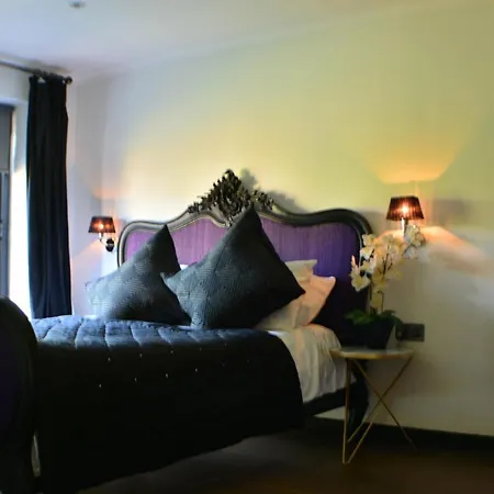 Nyaraló Pearl Cottage Leeds- Detached Two Bed Cottage, Large Private Gardens