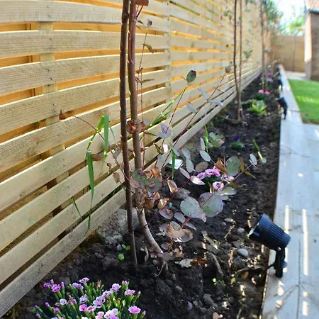 Σπίτι διακοπών Pearl Cottage Leeds- Detached Two Bed Cottage, Large Private Gardens Λιντς