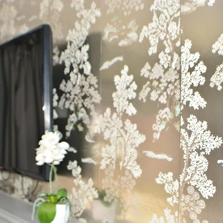 Holiday home Pearl Cottage Leeds- Detached Two Bed Cottage, Large Private Gardens *