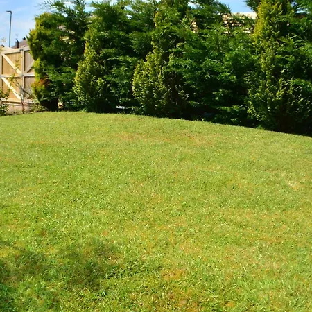 Holiday home Pearl Cottage Leeds- Detached Two Bed Cottage, Large Private Gardens *