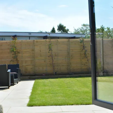 Holiday home Pearl Cottage Leeds- Detached Two Bed Cottage, Large Private Gardens *